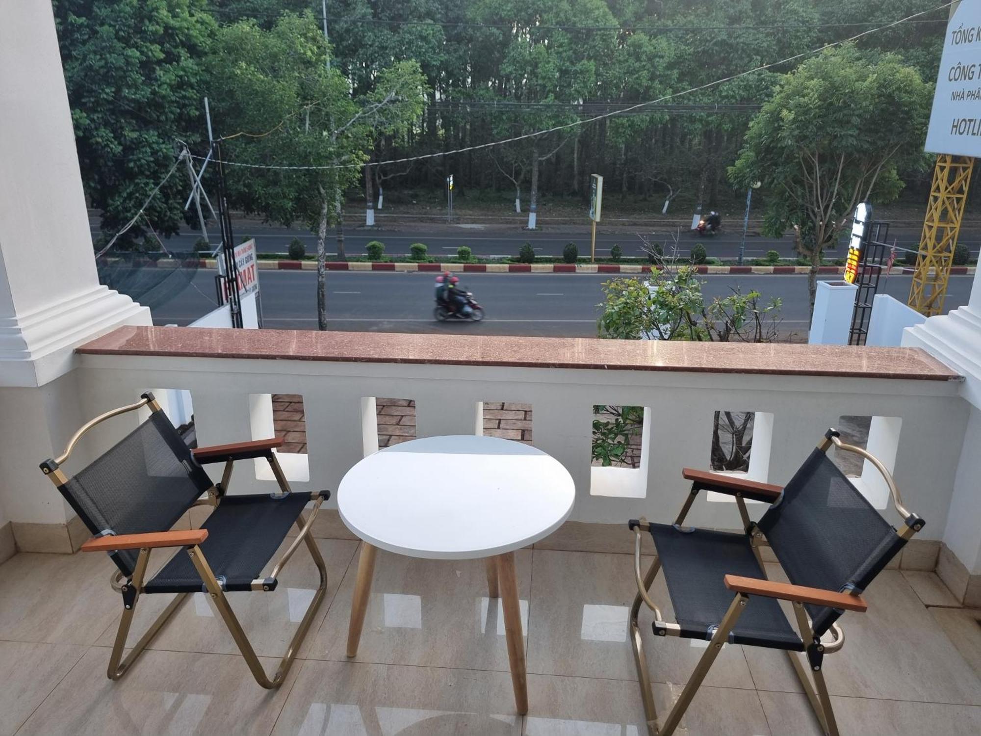 Khoi Dai Hotel Buon Ma Thuot Bagian luar foto